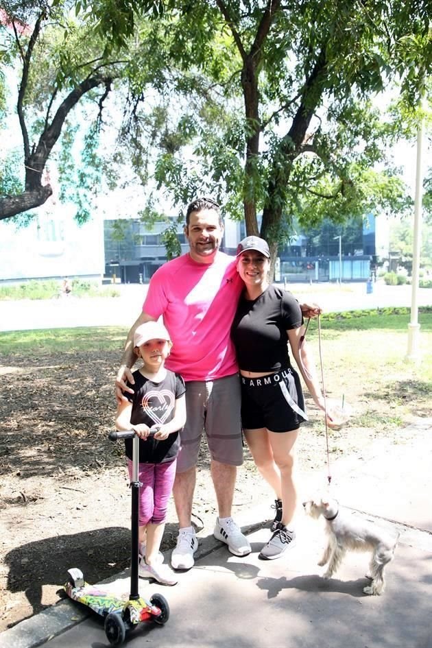 Andrea Lozano, Jesús Lozano y Lily Martínez