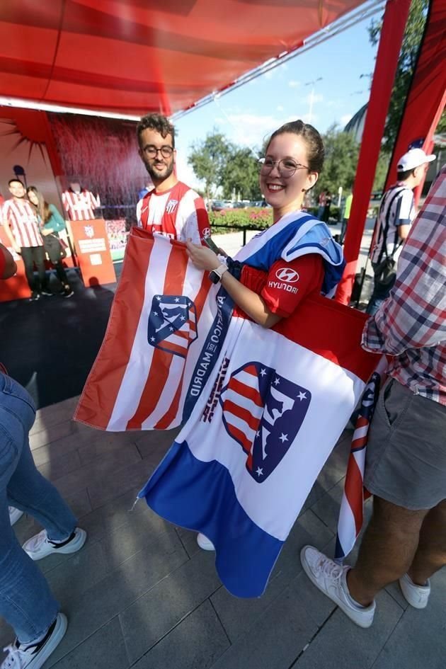 Afición regiomontana gozó en grande la fiesta que armaron Atlético de Madrid y Real Sociedad en Monterrey. Así se vivió el ambiente en el Gigante de Acero.