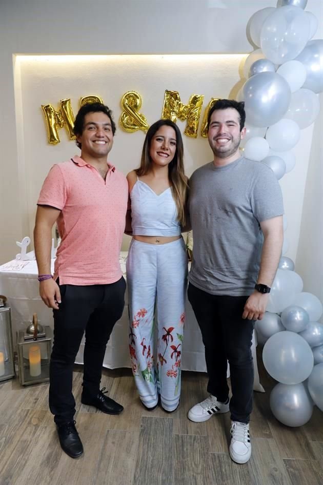 Santiago Cruz, Daniela Sanjenis y Diego Martínez