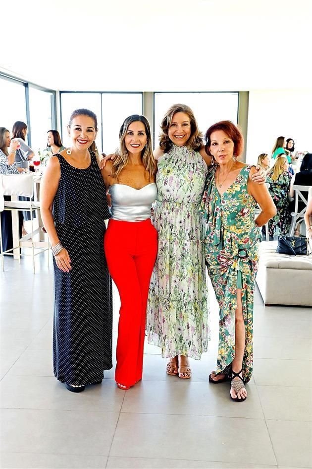 Bárbara Garza, la festejada, Katia Garza y Martha Treviño de Garza