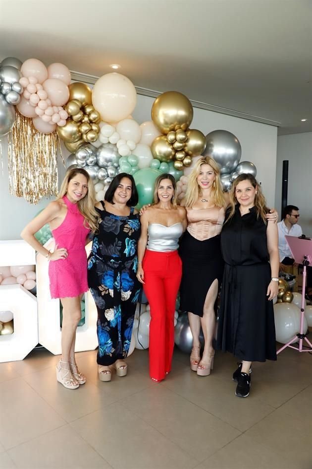 Karla Garza, Mónica Valero, Debbie Garza de Saldaña, Regina Llaguno y Diana López