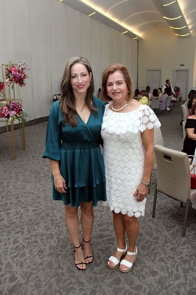 Alejandrina Leal y Graciela Zavala de Leal