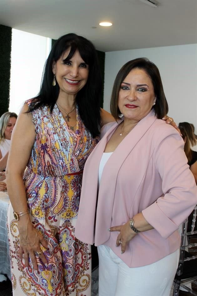 Laura de Garza y Lupita de Martínez