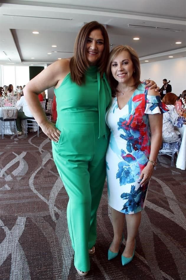 Sonia Flores de Dávila y Celina Moreno de Zertuche