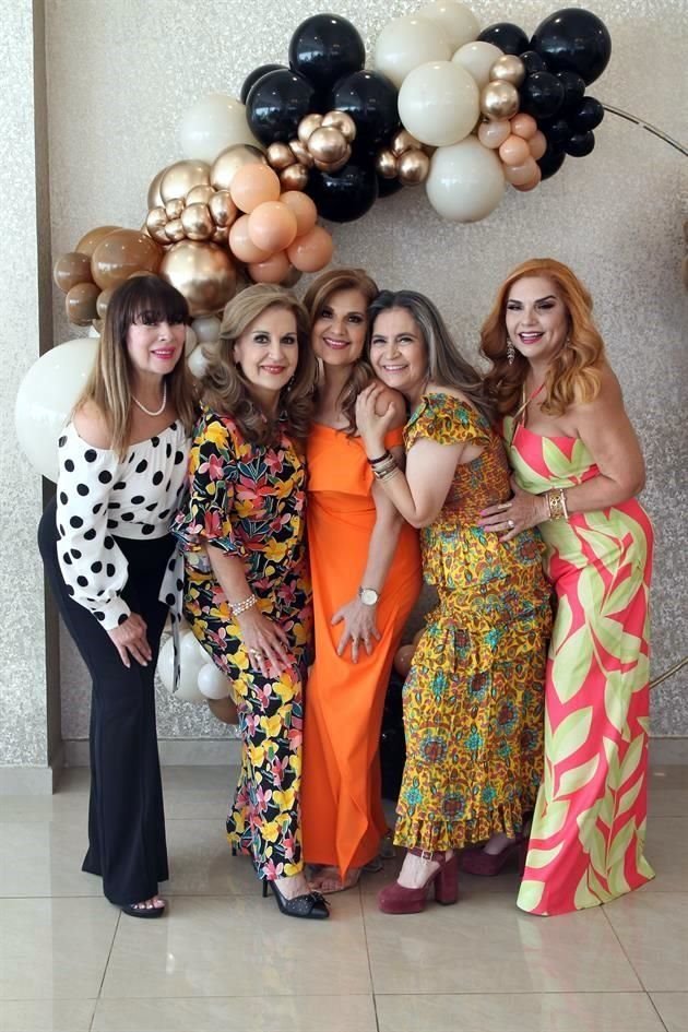 Edith Garza, Adriana Cantú de García, Juany Segovia de Quintanilla, Conny Lomas y Nancy Castillo de Elizondo