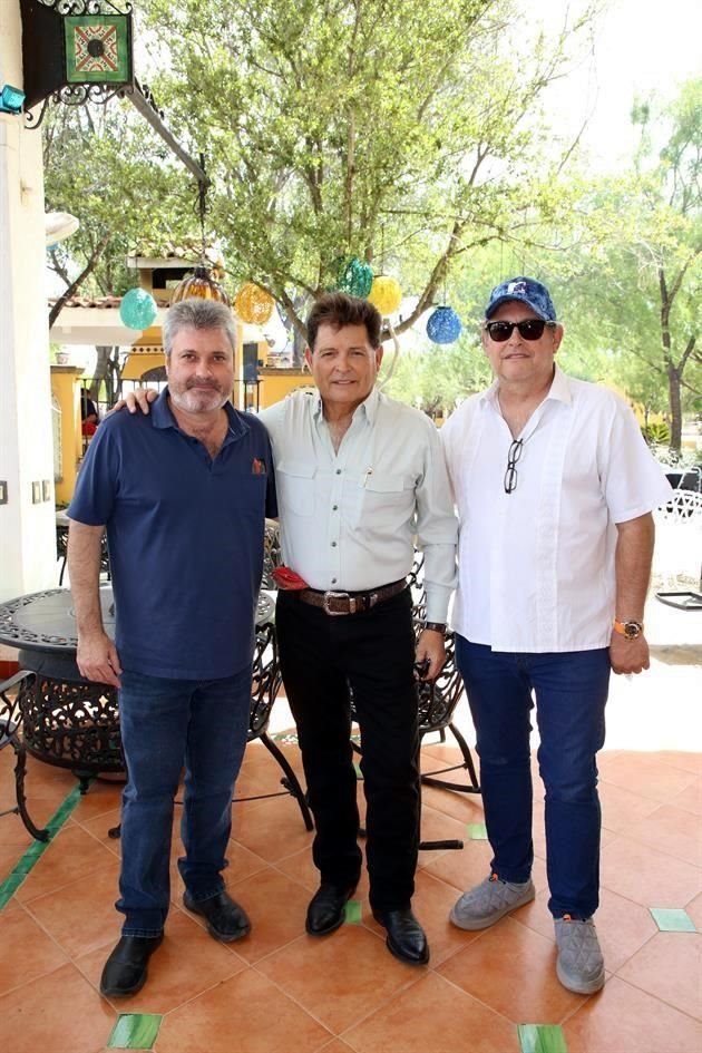 Carlos González, Jorge Montemayor y Gerardo Montemayor