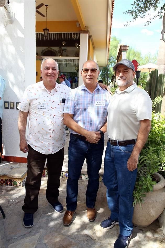 Juan Rodríguez, Alberto Rodríguez Fernández y Raúl Salinas