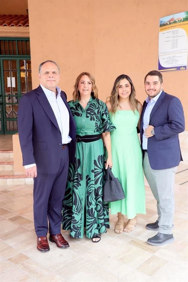 Rubén Barba, Ana Laura Hernández de Barba, Ana Cristina Barba y Gibrán González