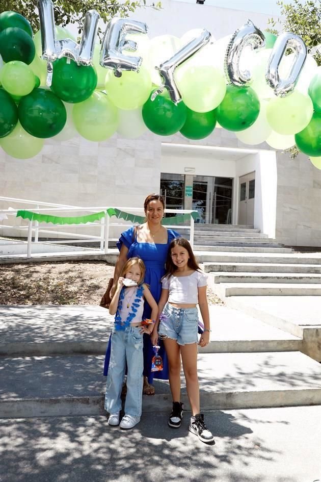 Roxana González, María Vidales González y Jimena Vidales González