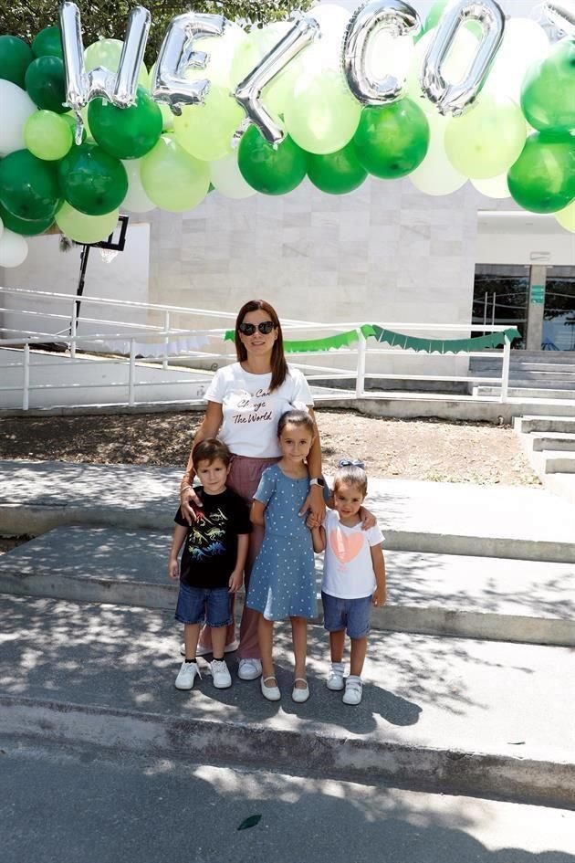 Mireya Lozano, Pablo Garza, Vanessa Garza y Sofía Garza