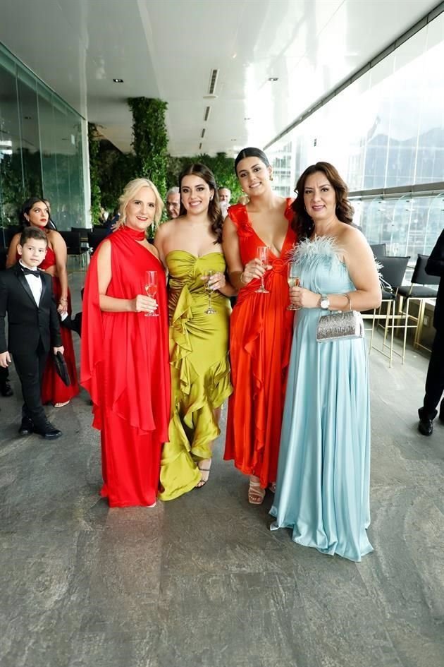 Laura de Brieño, Mónica Alonso, Andrea Urdiales y Eugenia Urdiales