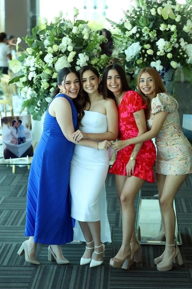 Valeria Saldívar, Ale Saldívar, Cecilia Ortiz Morales y Sofía Ortiz Morales