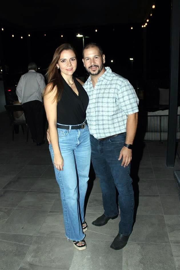 Adriana Vélez y Juan Manuel Esparza