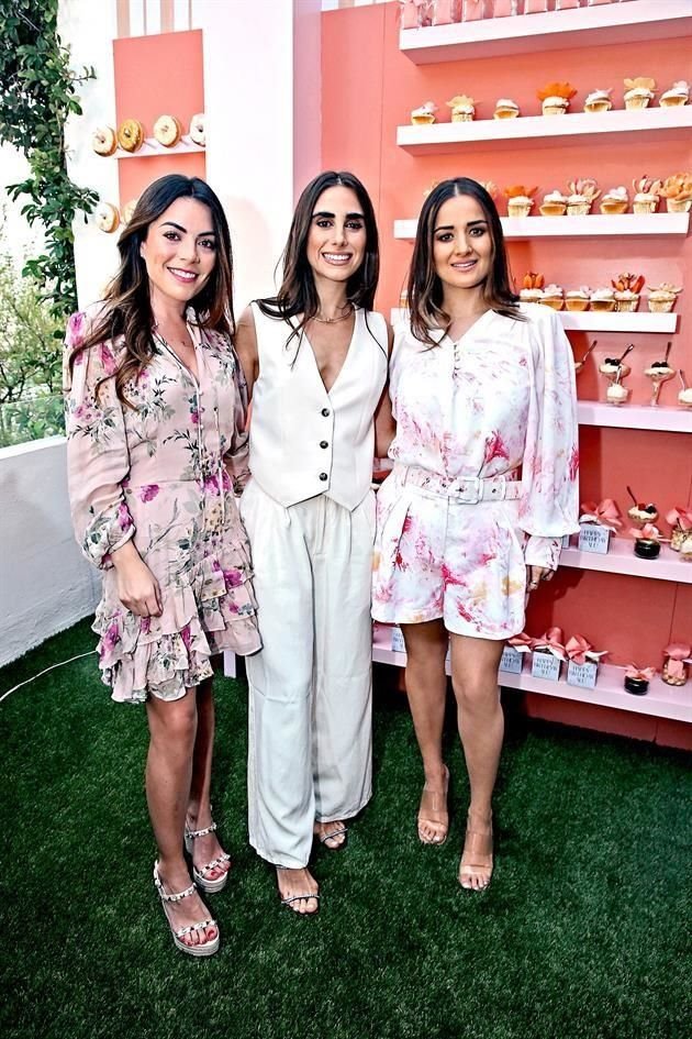 Zasil Guajardo, Paulina Ibarra y Vanessa Flores