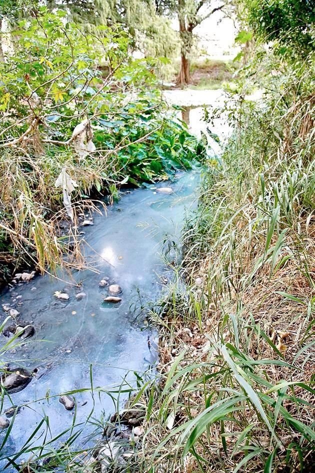 Durante un recorrido se pudo observar el líquido que contamina el Río la Silla.