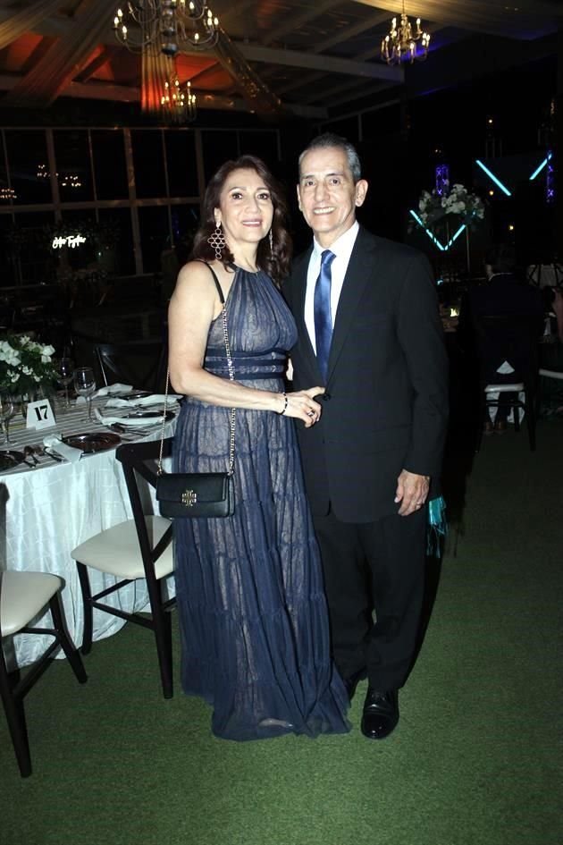 Patricia de Robles y Félix Robles