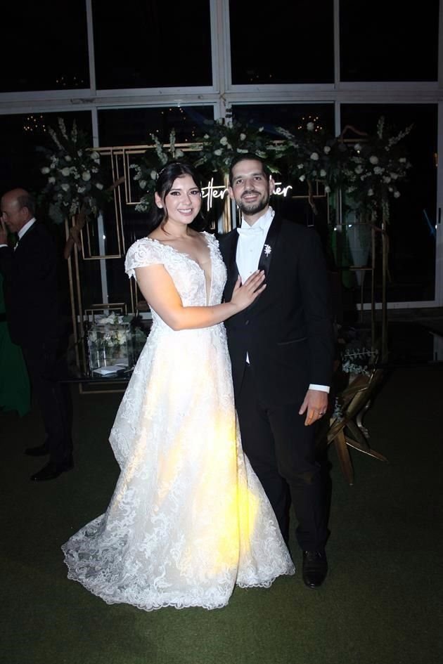 Martha Carrales González y Antonio Caballero Flores