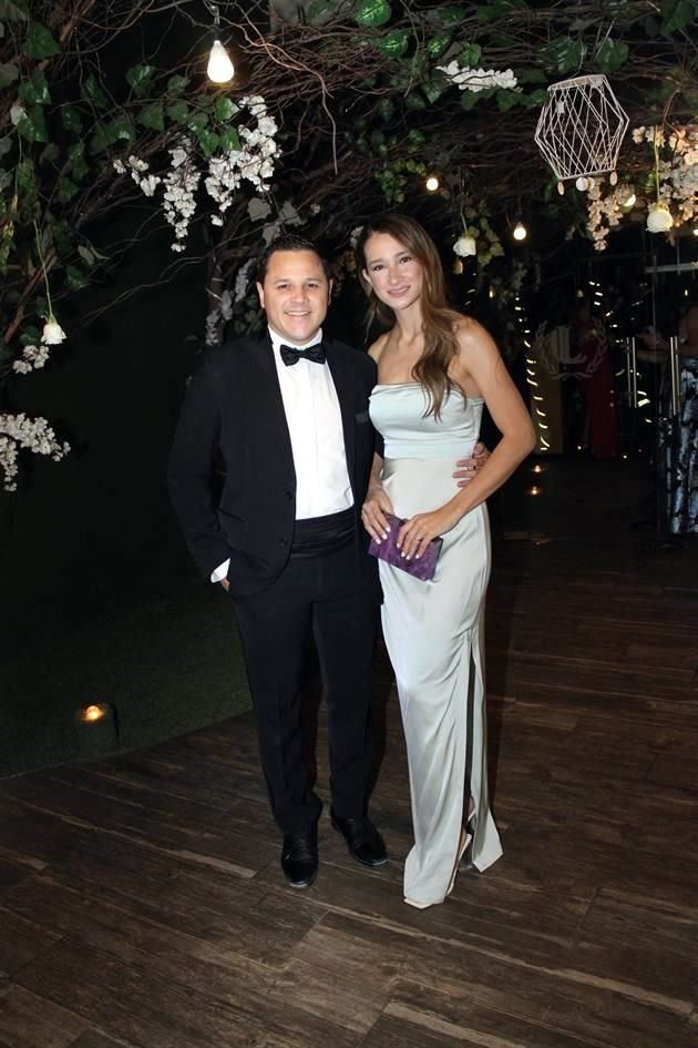 Bernardo del Real y Karen González