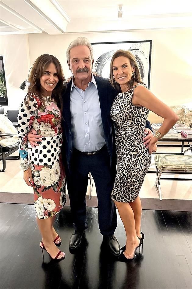 Tammy Koen, Rogelio Elizondo y Mónica Sobrino de Jiménez
