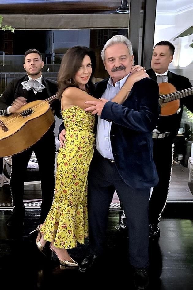 El festejado con Diana Siller