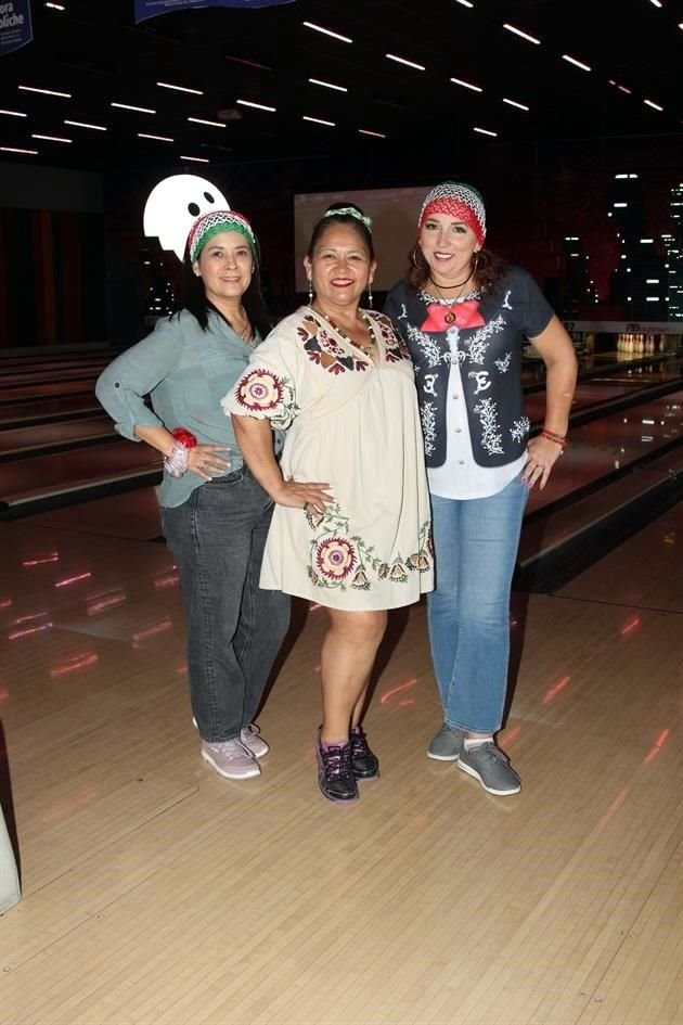 Irasema Muñoz, Glayds Garza y Yolanda Guerra