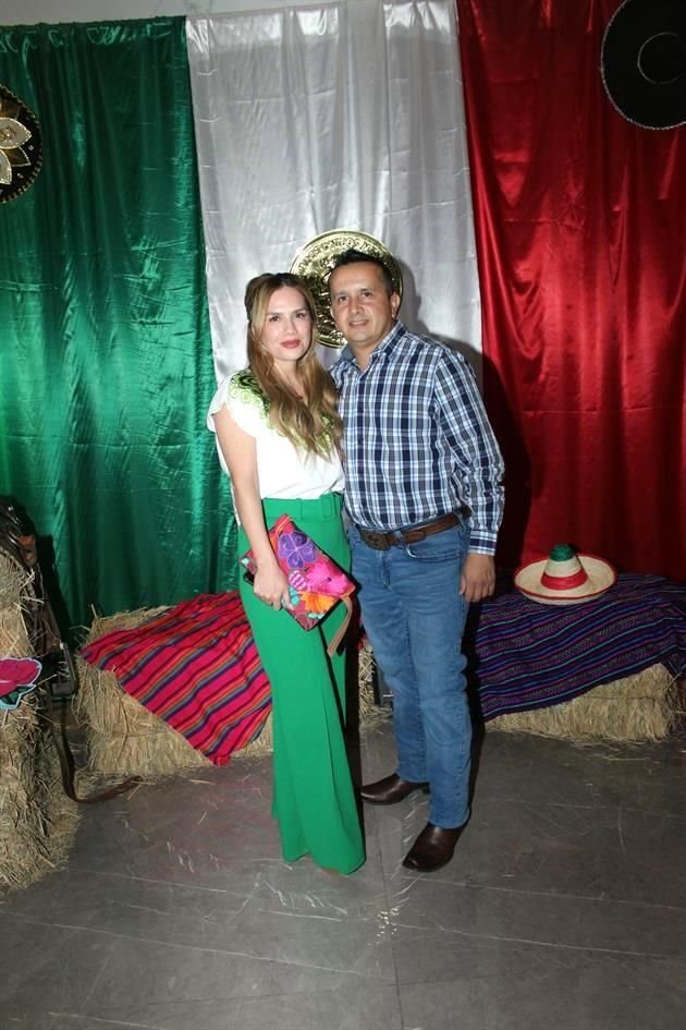 Magaly Hernández y Roberto Contreras