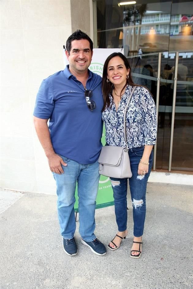 Bernardo Elizondo y Lizeth González de Elizondo