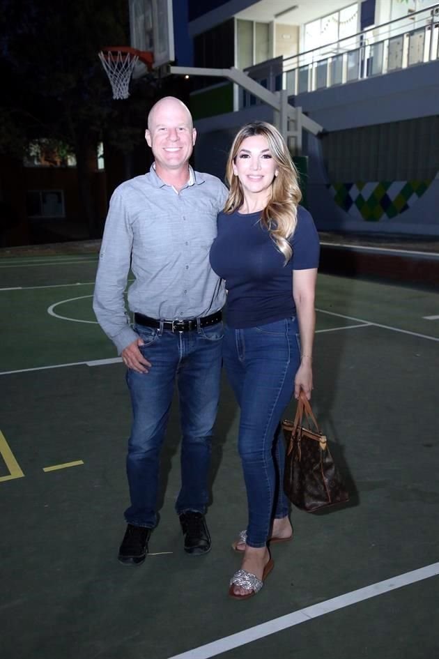 Mauricio Salazar y Antonella Michelena