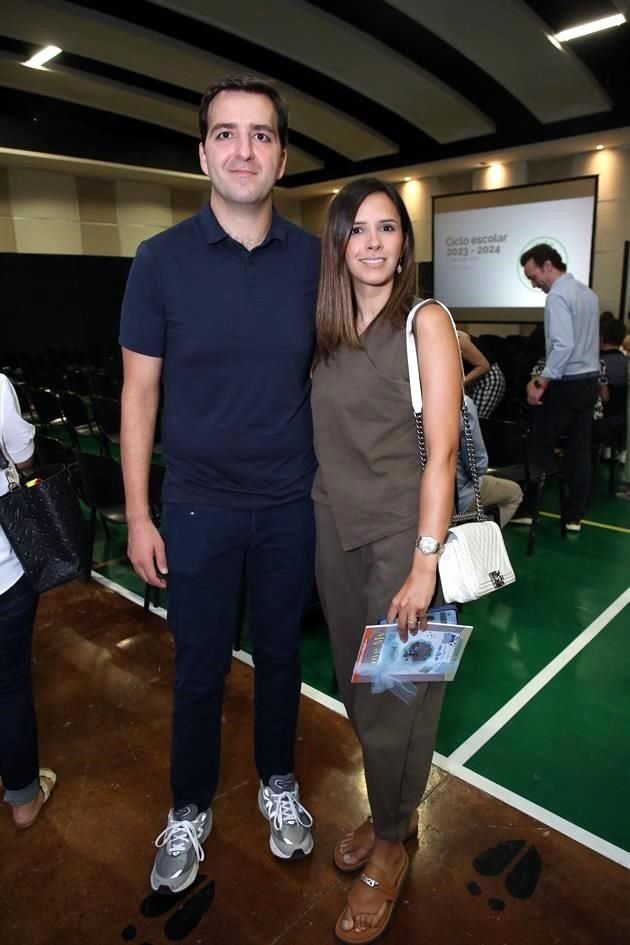 Jorge Torres y Nola Alanís