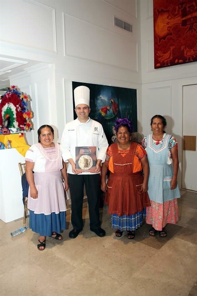 Rufina Mendoza, Alberto Casavantes, Abigail Mendoza y Marcelina Mendoza