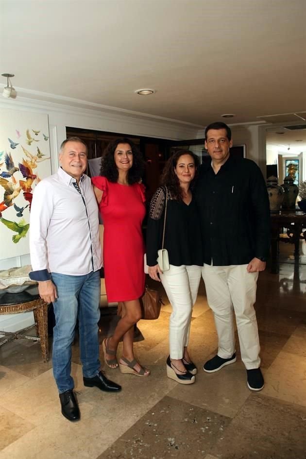 Omar Cruz, Dora Elosúa de Cruz, Aurora Garza y Jorge Hanun