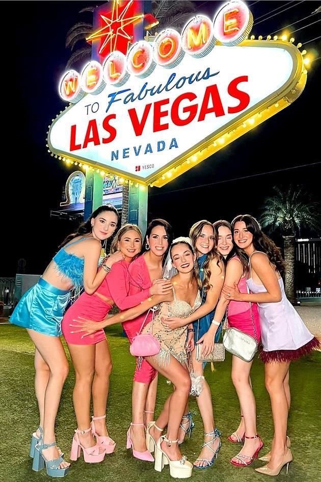 Paulina González Peña despidió su soltería con un grupo de amigas en Las Vegas.