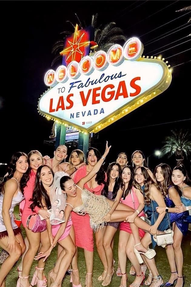 Paulina González Peña despidió su soltería con un grupo de amigas en Las Vegas.