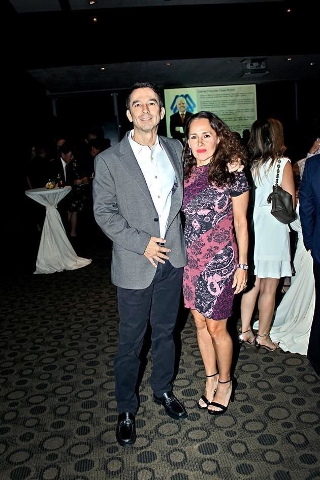 Eugenio Martínez Reyes y Claudia Arévalo de Martínez