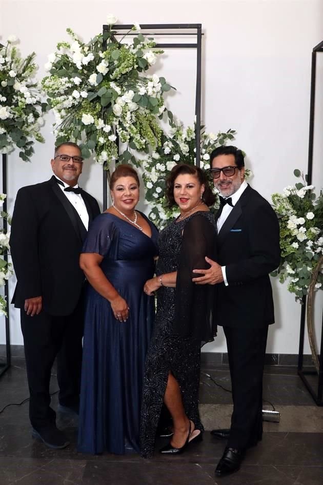 Raymundo Martínez, Pilar Solís, Marta Solís y Mark Bobadilla