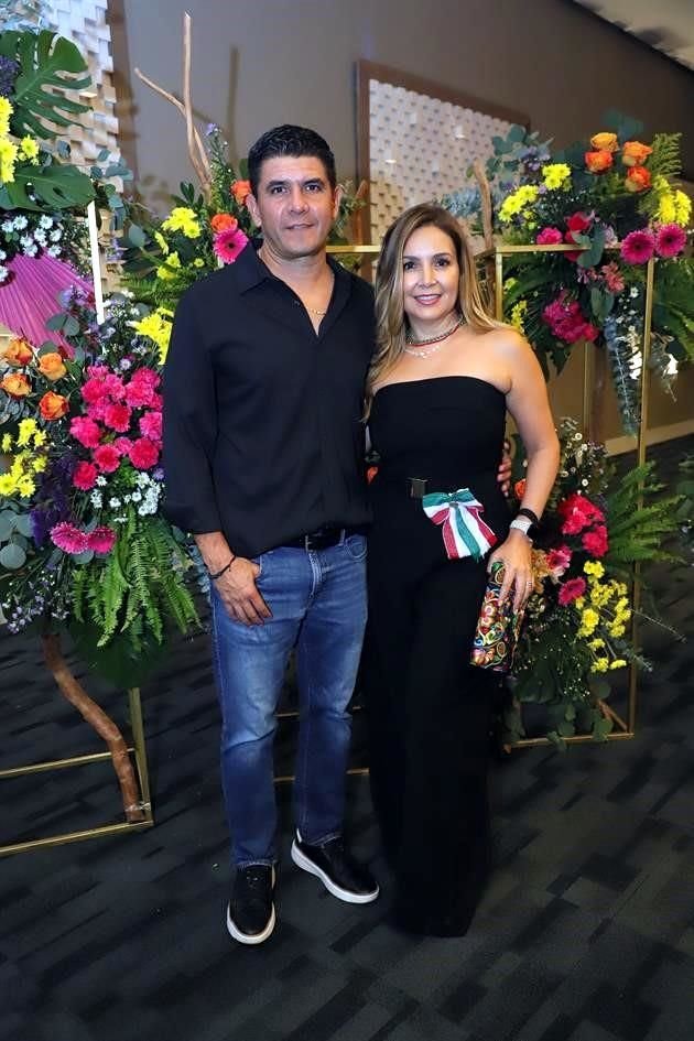 Héctor Padrón e Isa Lozano