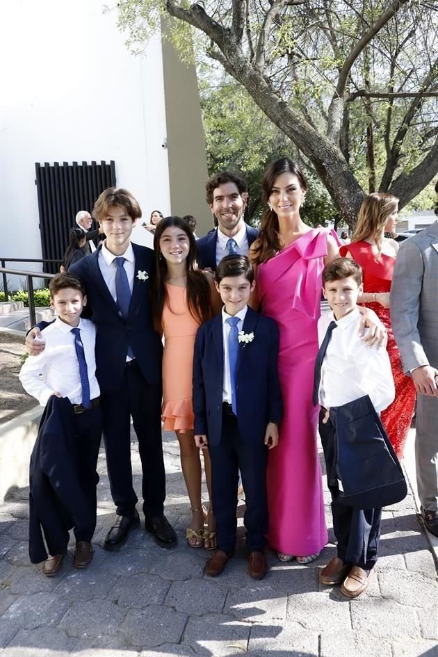 Pablo Salas, Luis Felipe Salas, Eugenia Salas, Joaquín Salas, Luis Felipe Salas, Patricia Azcúnaga de Salas y Santigo Salas