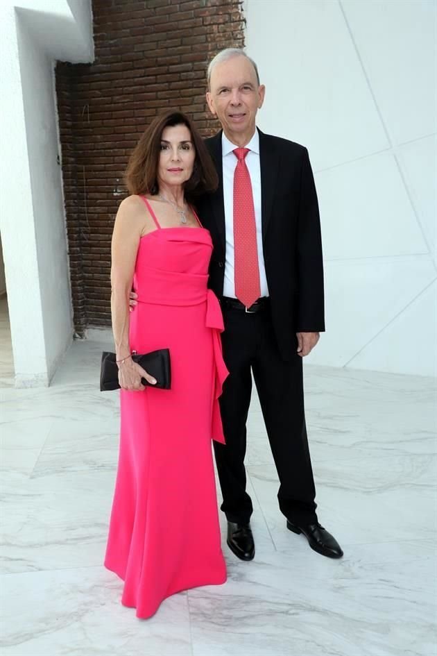 Patricia Garza Zambrano de Fernández y Francisco Fernández García