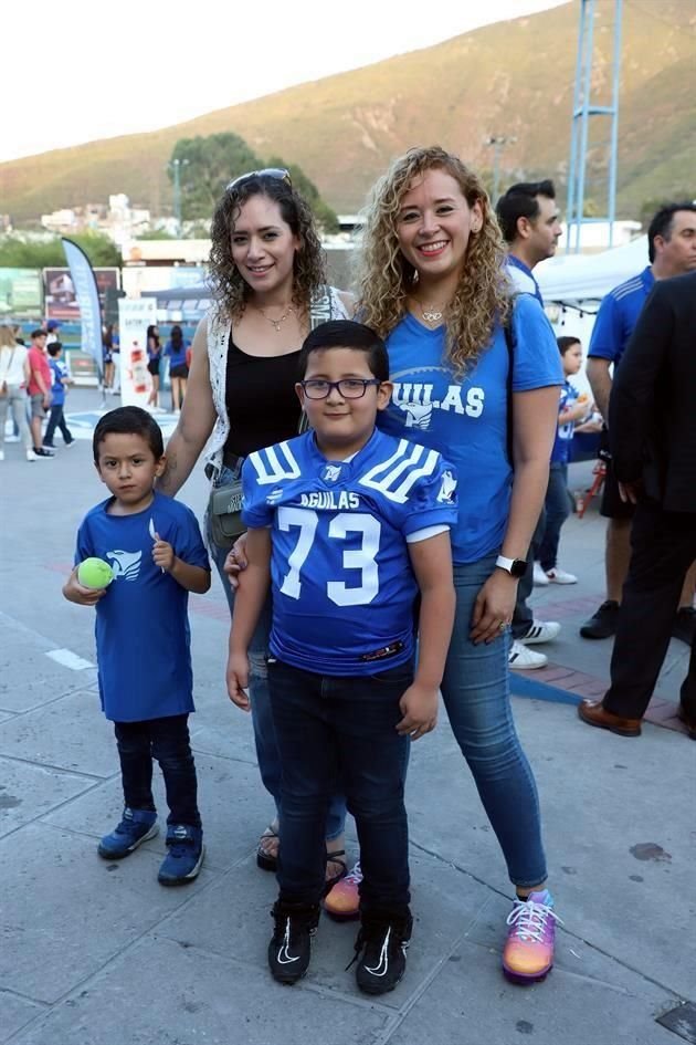 Aldo Martínez, Gaby Aro, Elsi Hernández y Emiliano Martínez