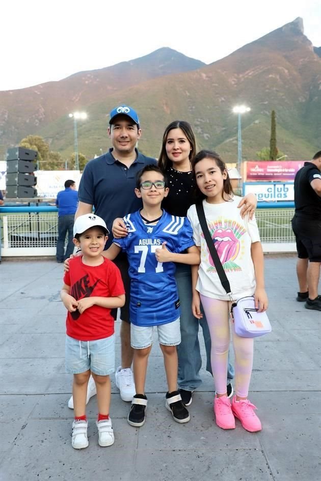 Edmundo Lozano, Evelyn Lozano, Mauricio Lozano, Leo Lozano e Isa Lozano