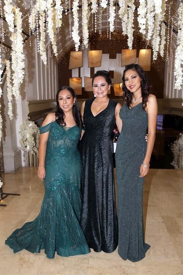 Karen Serrato, Ariadna Martínez y Daniela Martínez