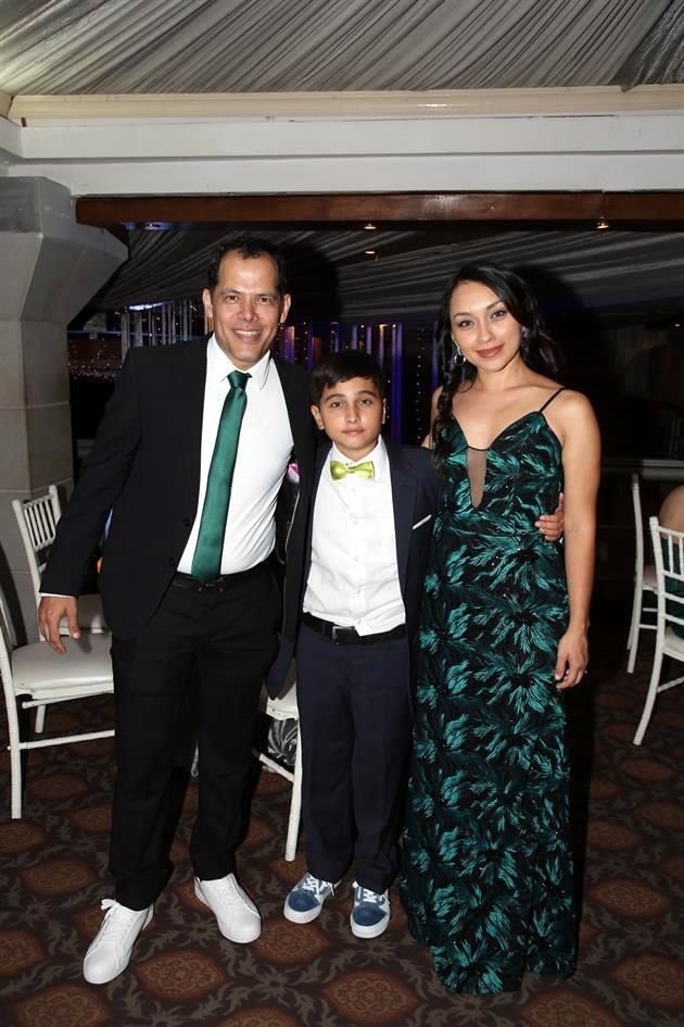 Walter Sandoval, Ricardo Sandoval y Abigail Ramírez