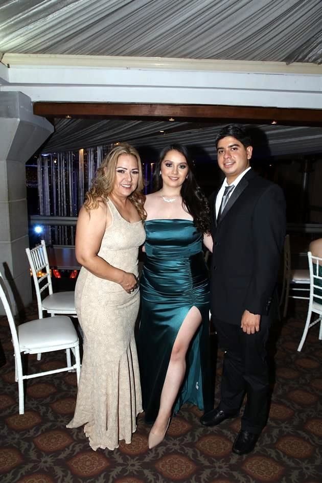 Jessica Sandoval, Lizbeth González y Edson Meza