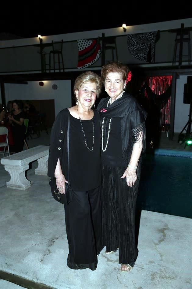 María del Carmen Salinas de González y Alicia Guadiana de Villarreal