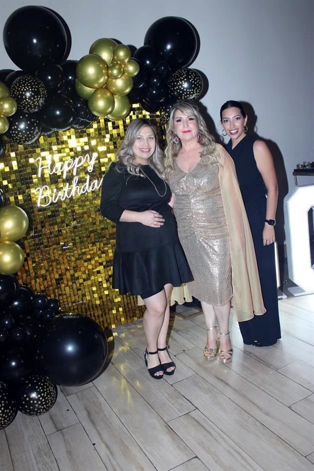 Karla Aguirre, Miriam Hinojosa Cantú y Jessica Aguirre