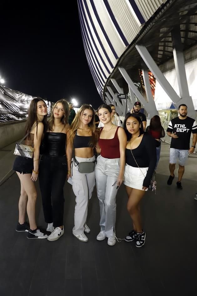 Paulina Hinojosa, Dana Saab, María Andrea Jaimes, Ximena Benavides y Bárbara Durán