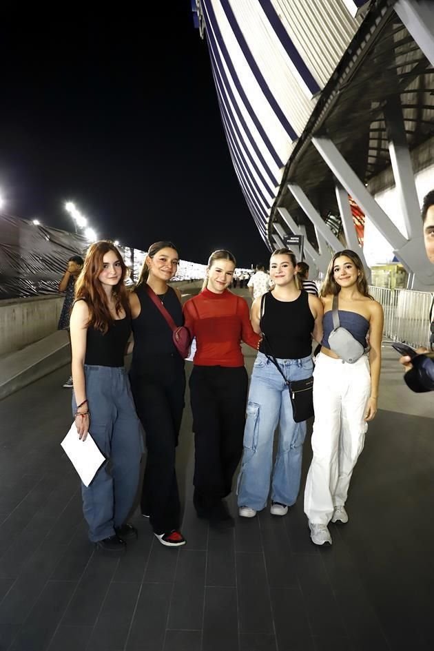 Ana Paola Hernández, Jimena García, Melissa Fernández, Romelia Benavides e Ingrid Ayala