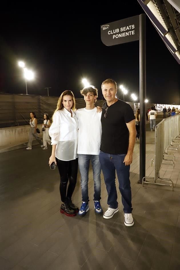 Martha Zozaya de Martínez, Adrián Martínez y Adrián Martínez Flores