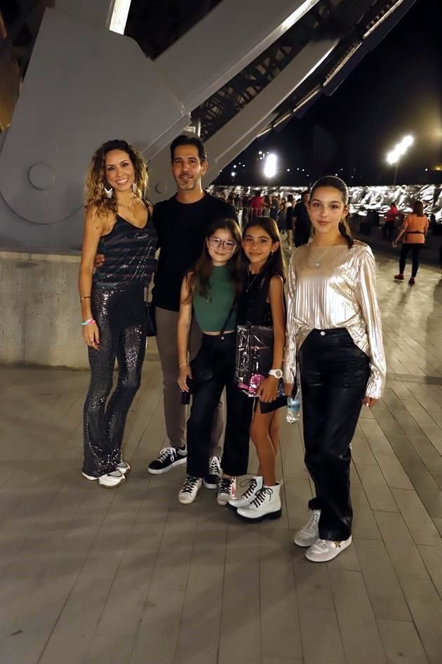 Adriana Franco de Saide, Raúl Saide, Vane Tamez, Alía Saide e Ivana Saide