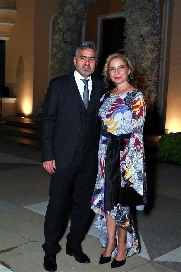 Édgar Omar González Rodríguez y Karla Pedraza de González